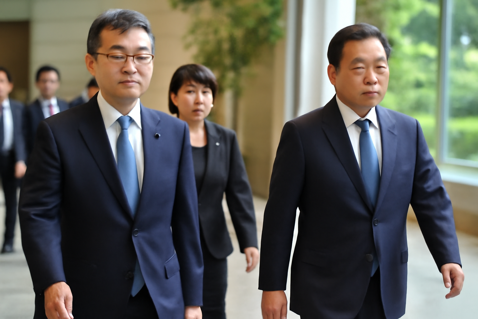 内閣改造で赤沢・城内続投、変える気ゼロやん