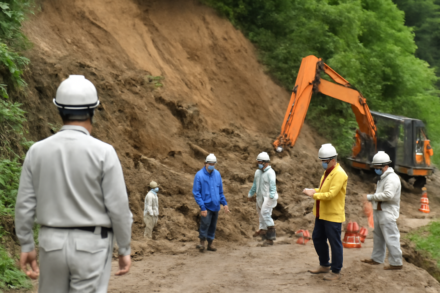 静岡の工事現場で土砂崩れ　作業員1人が生き埋め
