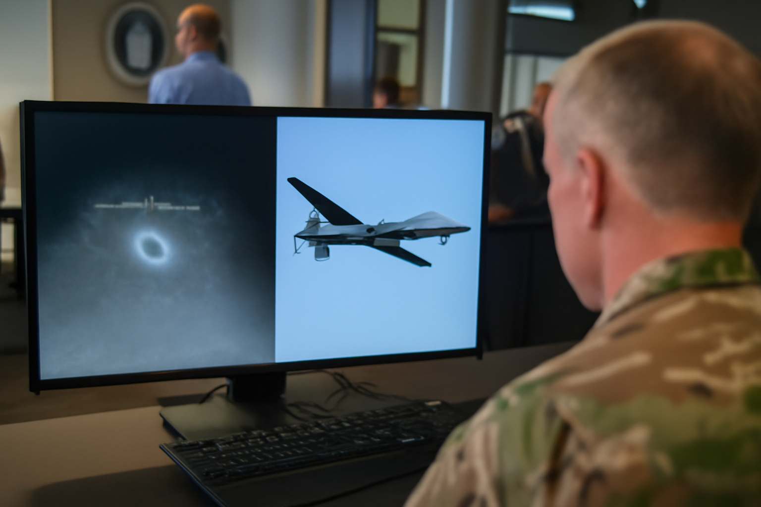 米国防総省の未確認現象記録、宇宙人じゃなく自分の監視力バレてて笑う