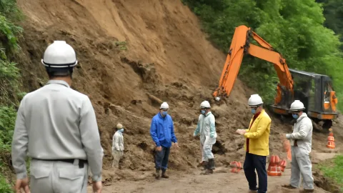静岡の工事現場で土砂崩れ　作業員1人が生き埋め