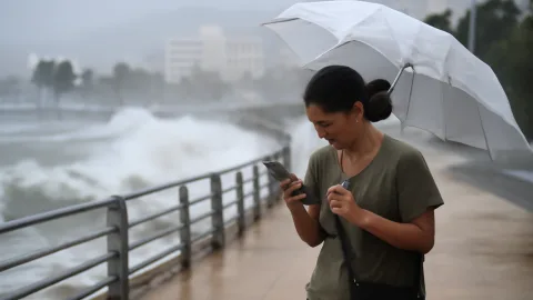 台風18号の暴風直撃、昼前まで油断できないやつ来てる