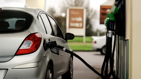 自動車団体も悲鳴、ガソリン価格もう走れん水準