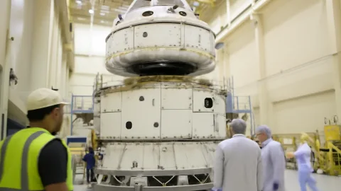 NASAの月探査用新型宇宙船ドッキング、月まであと何回“接続”すんだよ