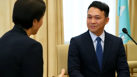 高市首相と沖縄新知事連携アピール、民意って便利ワードやん
