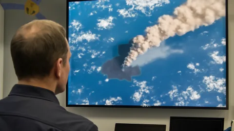 欧州の衛星、インドネシアの火山噴煙を宇宙から捉える