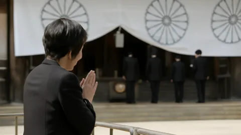 高市首相の遥拝、保守層の反応に神経使いすぎじゃね？